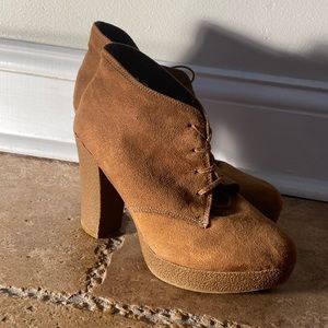 Tan felt thick heeled boots with laces